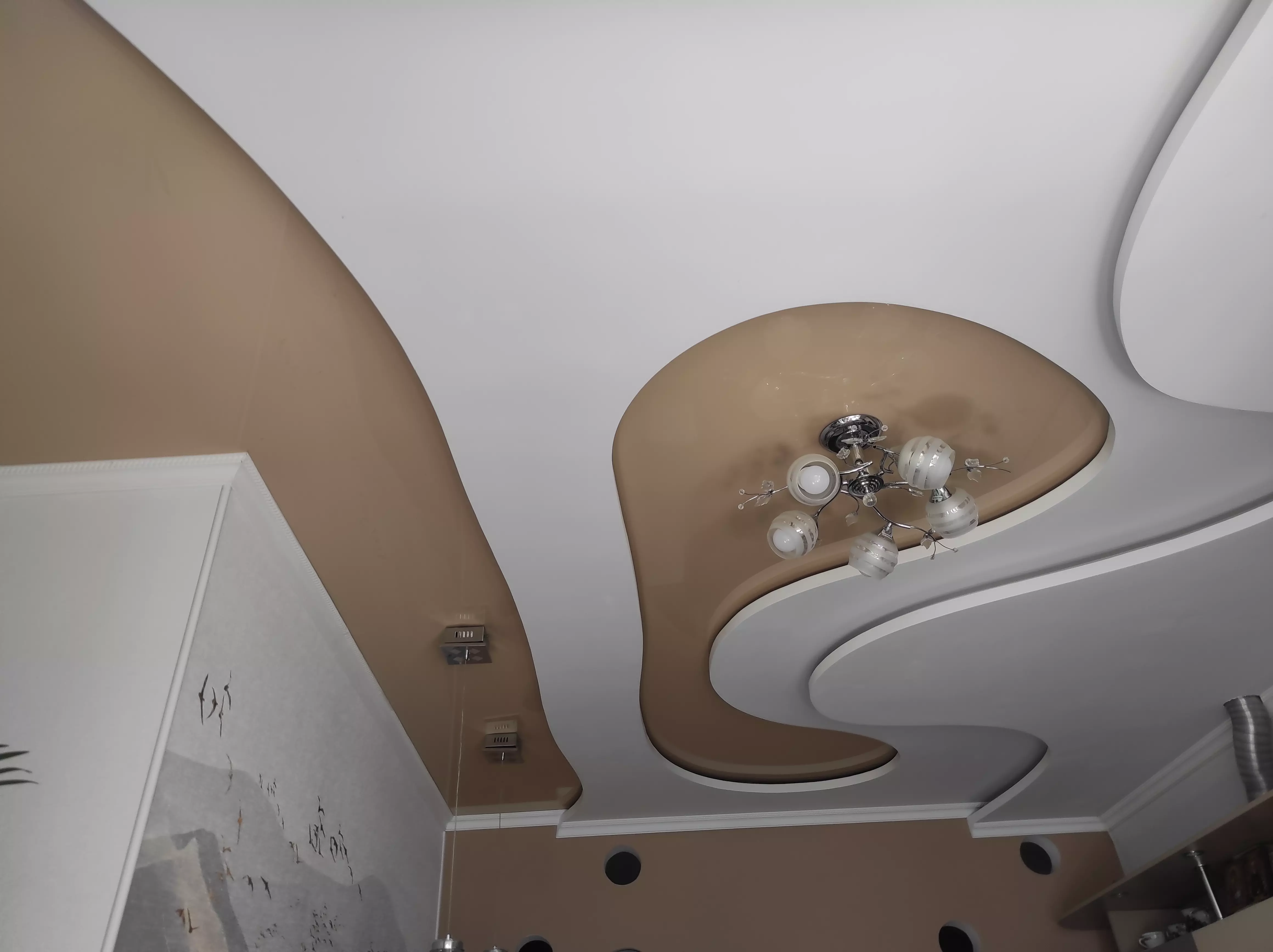 Многоуровневый натяжной потолок